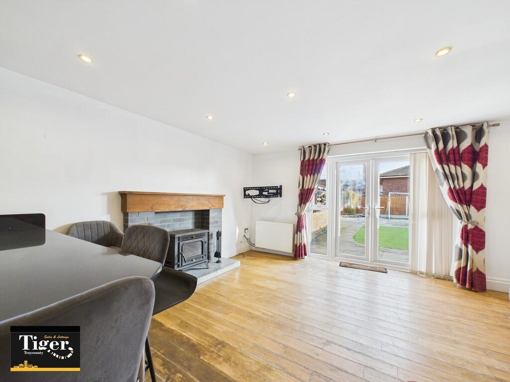 CAM02176G0-PR0509...