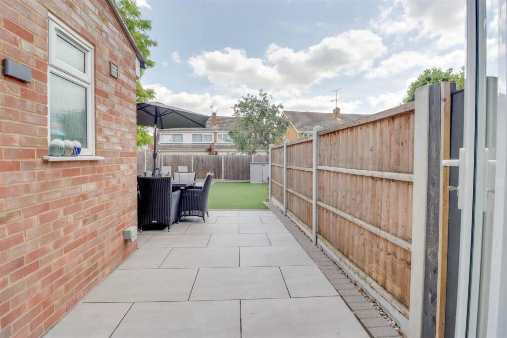 3 LEASWAY INSIDE-14.jpg