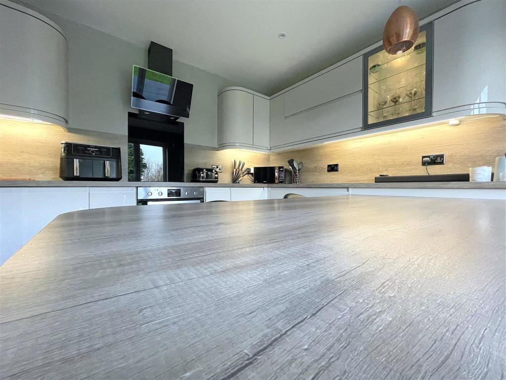 Kitchen:Dining Room (7).jpeg