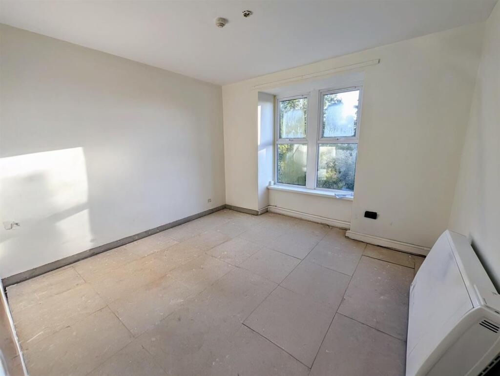 WhatsApp Image 2025-10-17 at 13.49.15_21e61c98.jpg