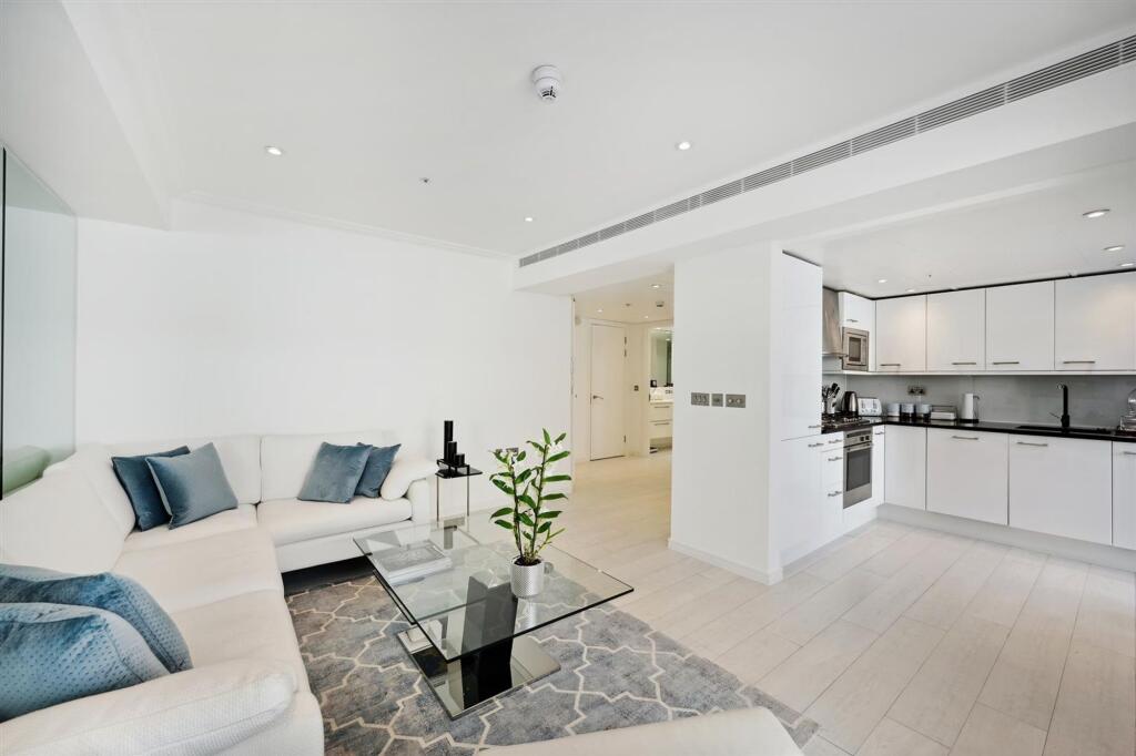 Apartment 14 , Park Lane Place (5).jpg