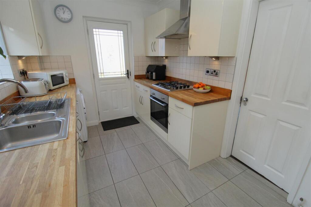 kitchen1.JPG