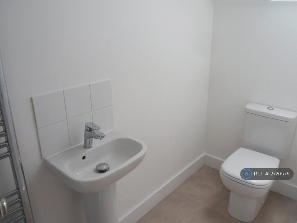 Ensuite Toilet 