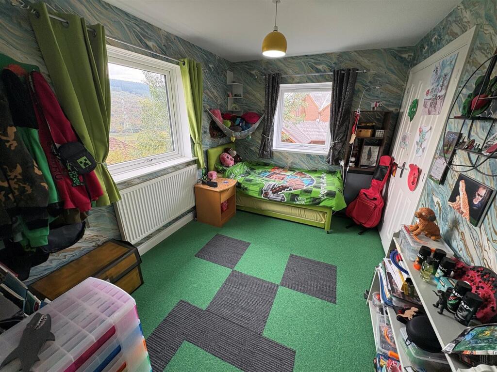 Bedroom 4a.jpg