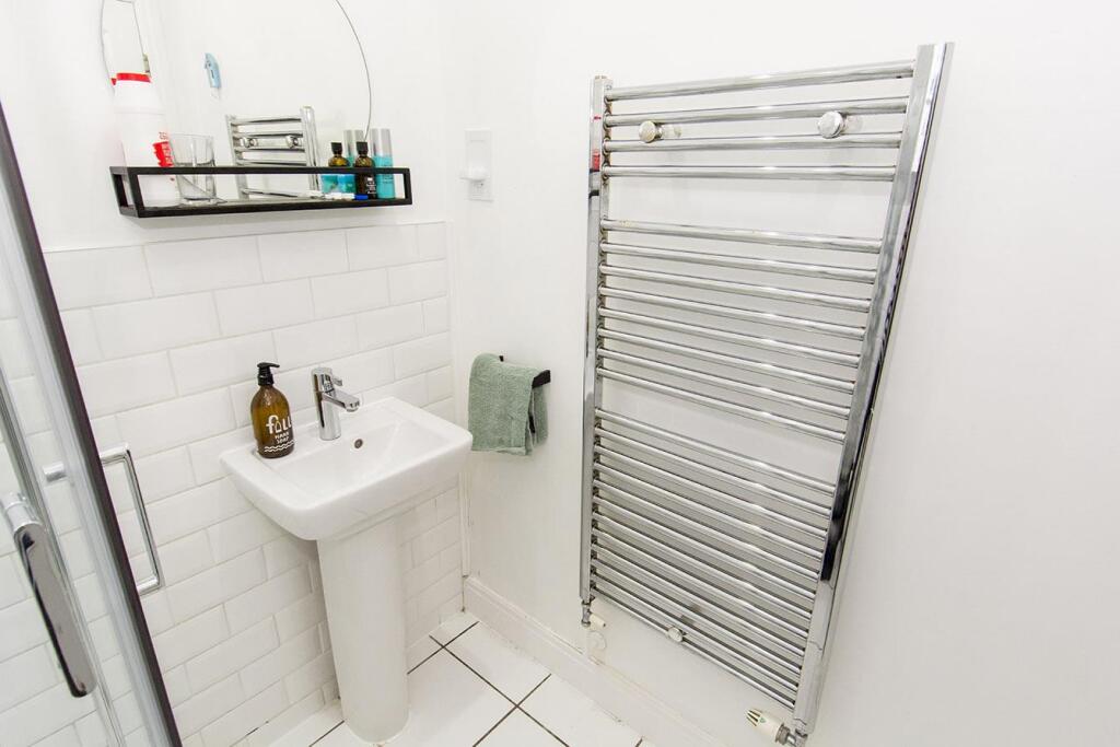 (En-Suite Photo Two)