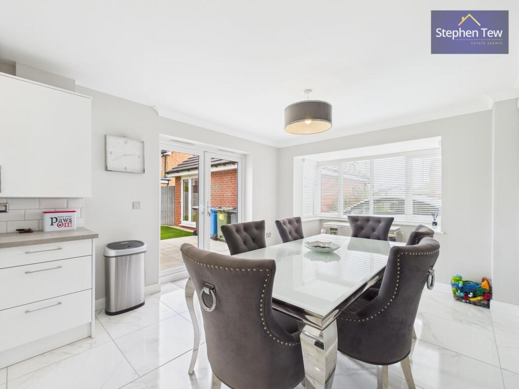 Kitchen/ Dining Room