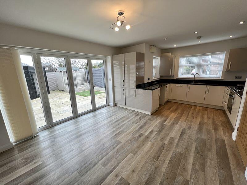 LIVING KITCHEN