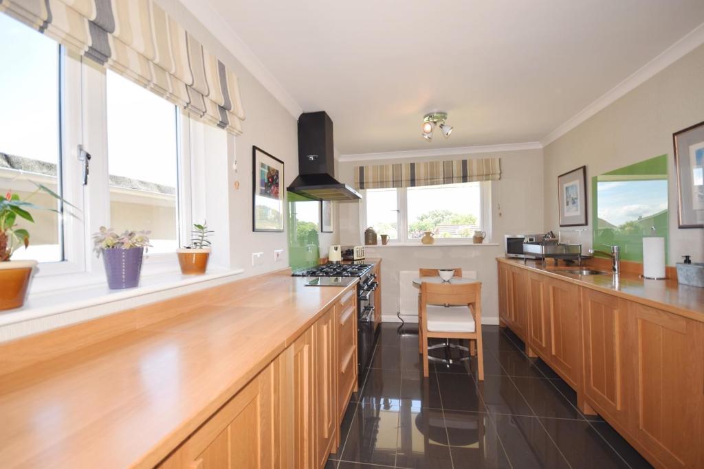 KITCHEN..jpg