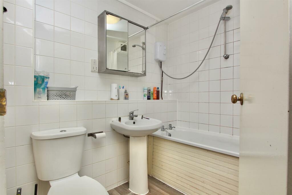 Hallingbury Court, E17