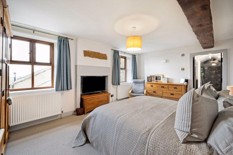 Principal bedroom with walk-in wardro...