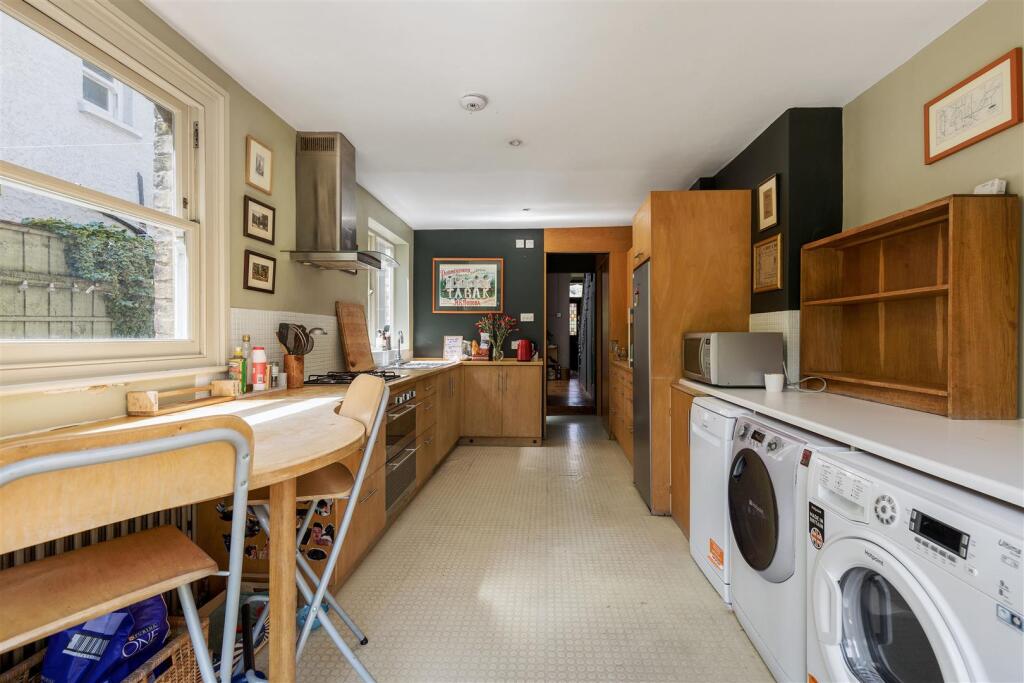 Pretoria Avenue, E17