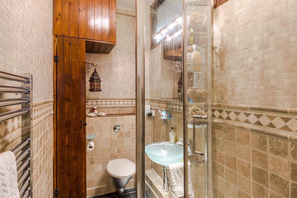 Shower room-2.jpg