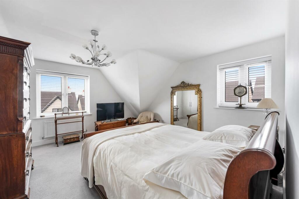 Bedroom 1 1.jpg