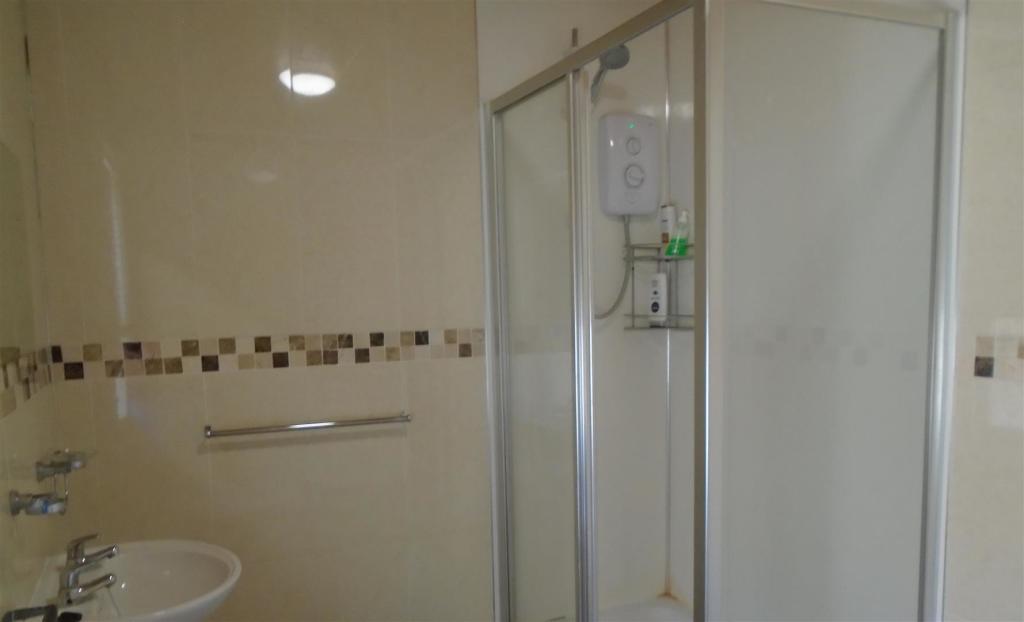 Shower 1 (3).JPG