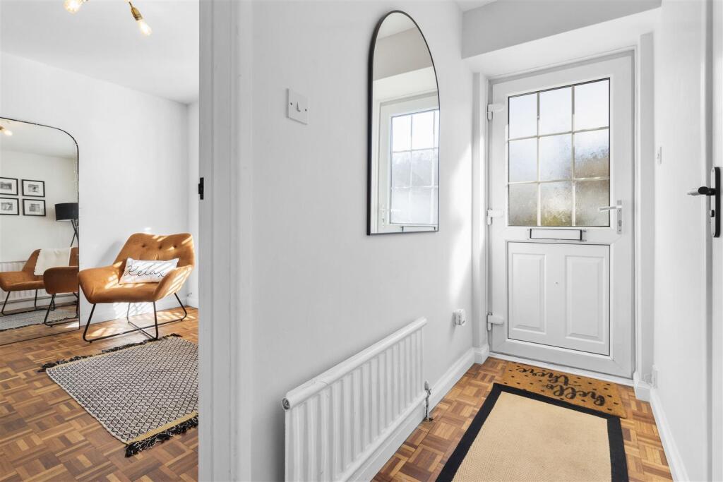 entrance hall #2.jpg