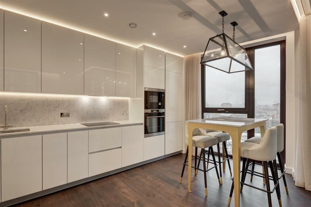 39 Thornes House - Kit.jpg