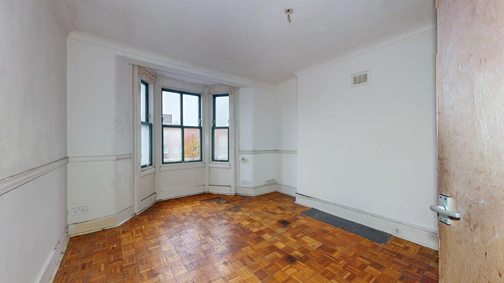 90 Kingsley Flats, Old Kent Road, Bermondsey, London, SE1 5UR