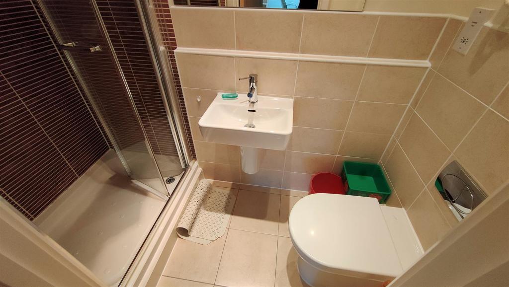 ensuite.jpg