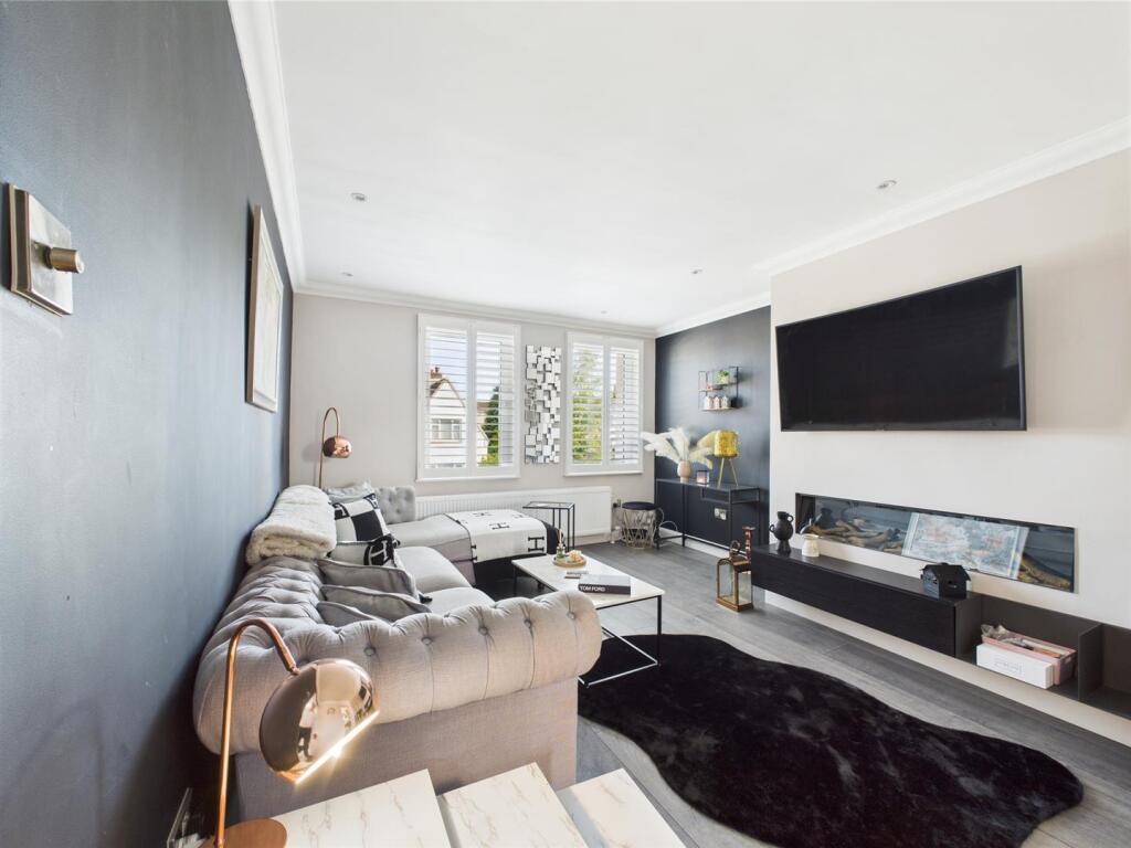 CAM03782G0-PR0120-STILL032_alt.jpg