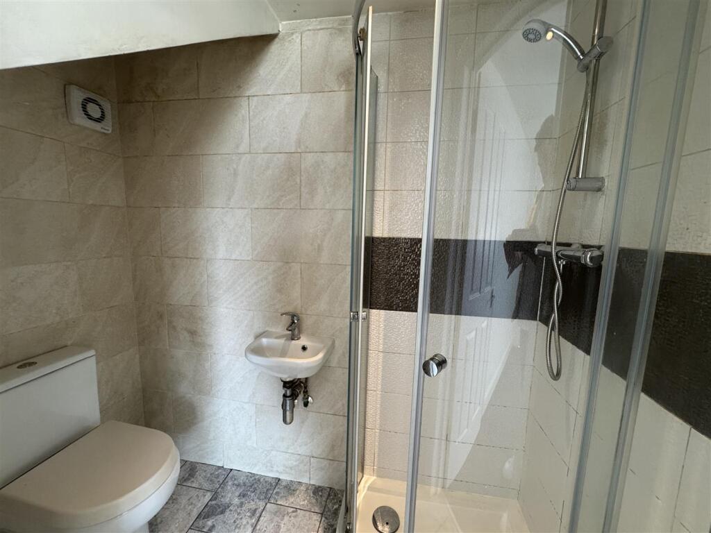 Shower Room.JPG