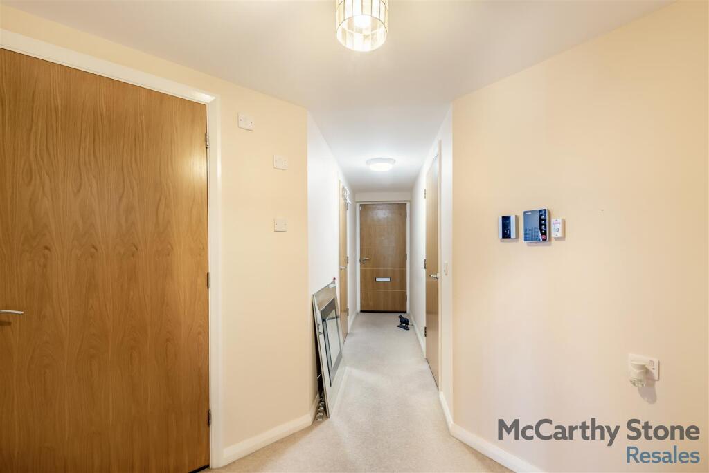 8674139-interior14.jpg