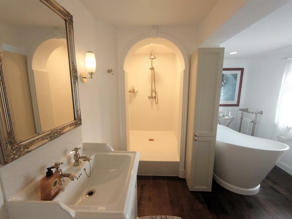 En-Suite a.JPG