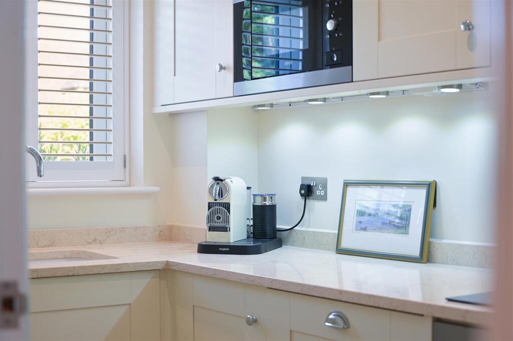 MEADE COURT,28- (13).jpg