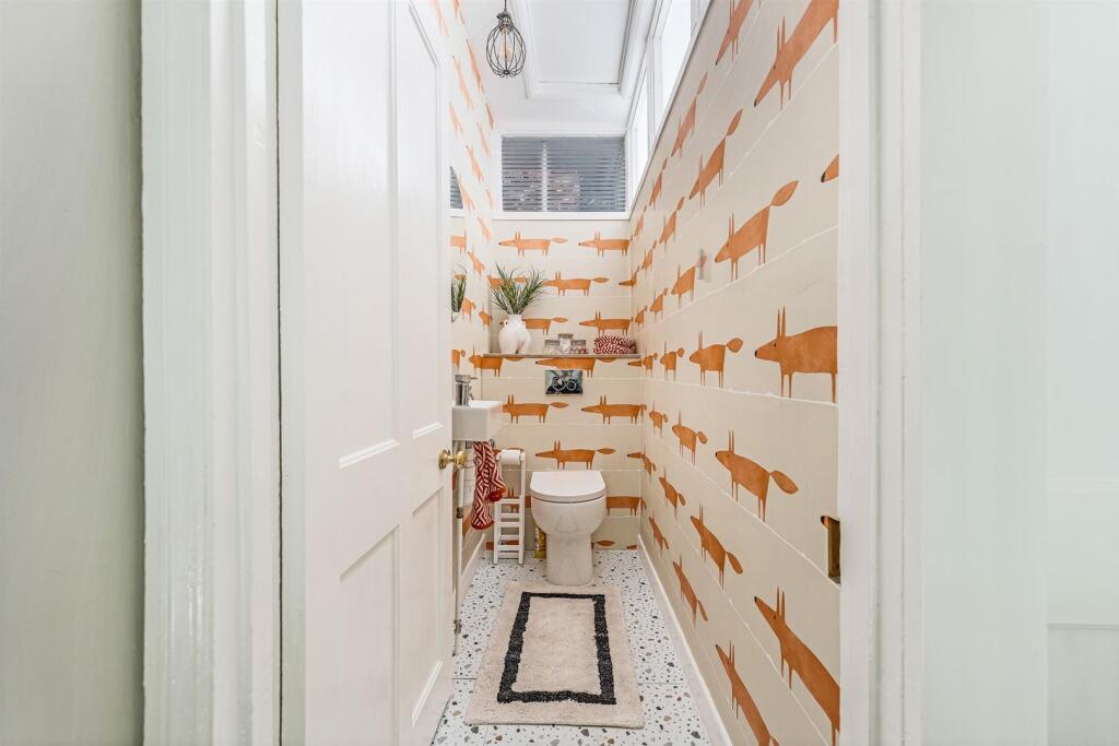 Third Floor Cloakroom