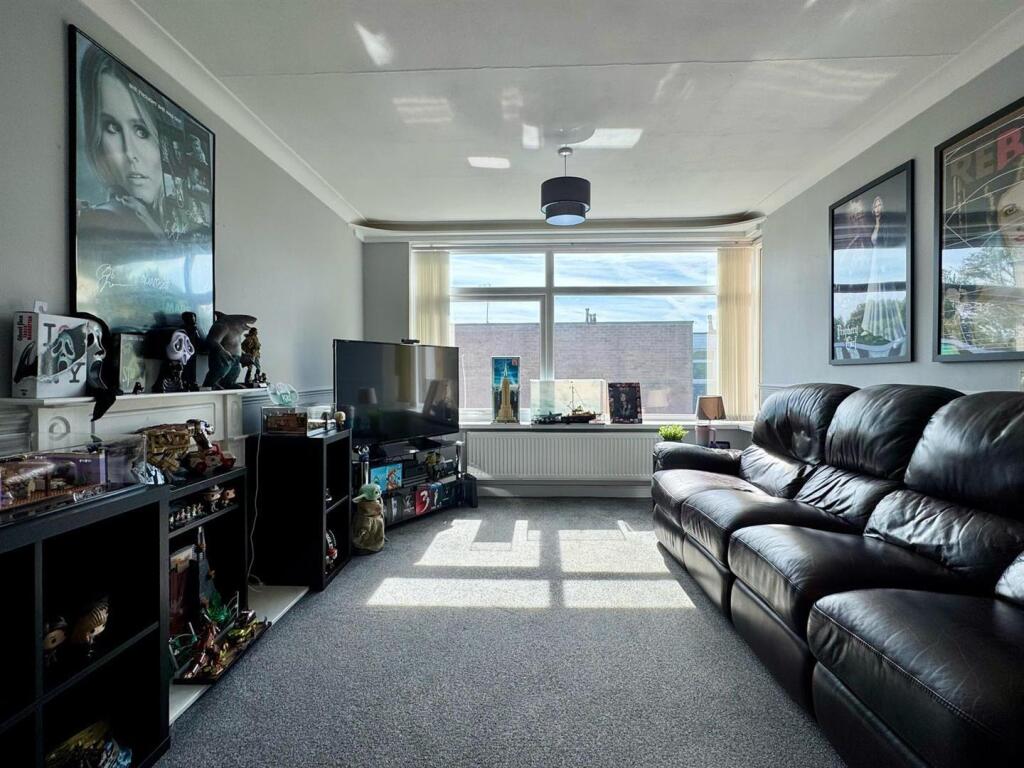Lounge 1.jpg