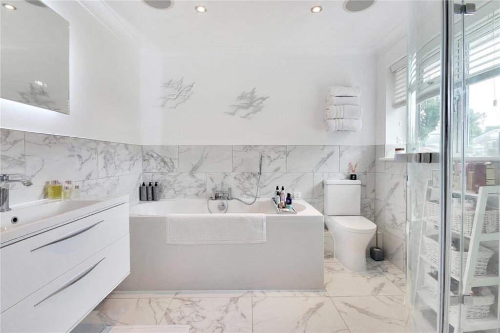 En Suite Bathroom