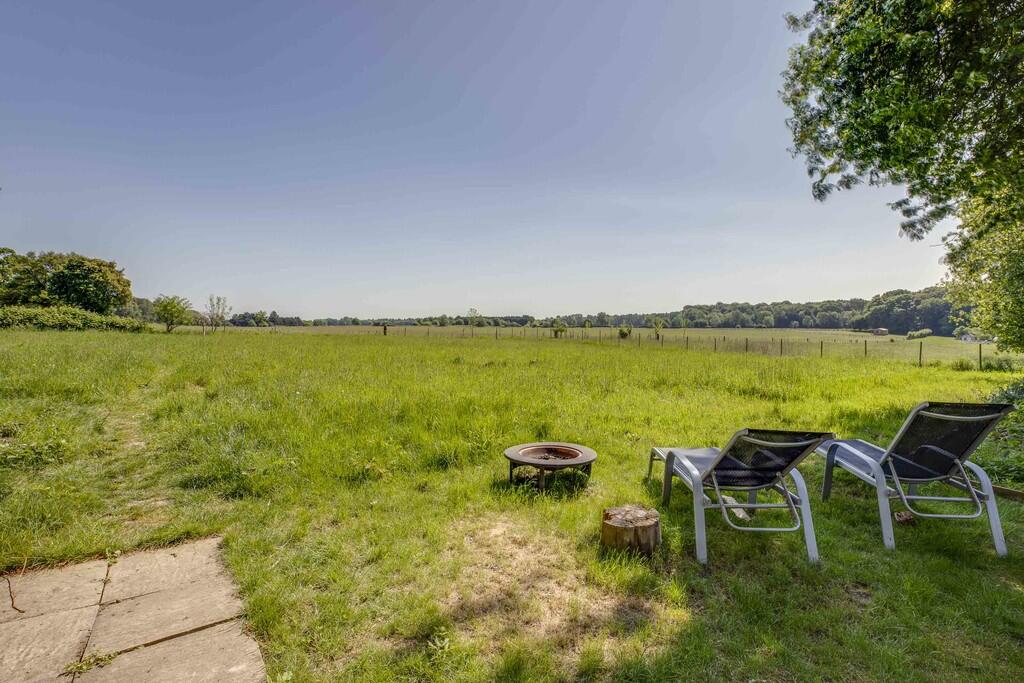 Kendalmead, Burto...