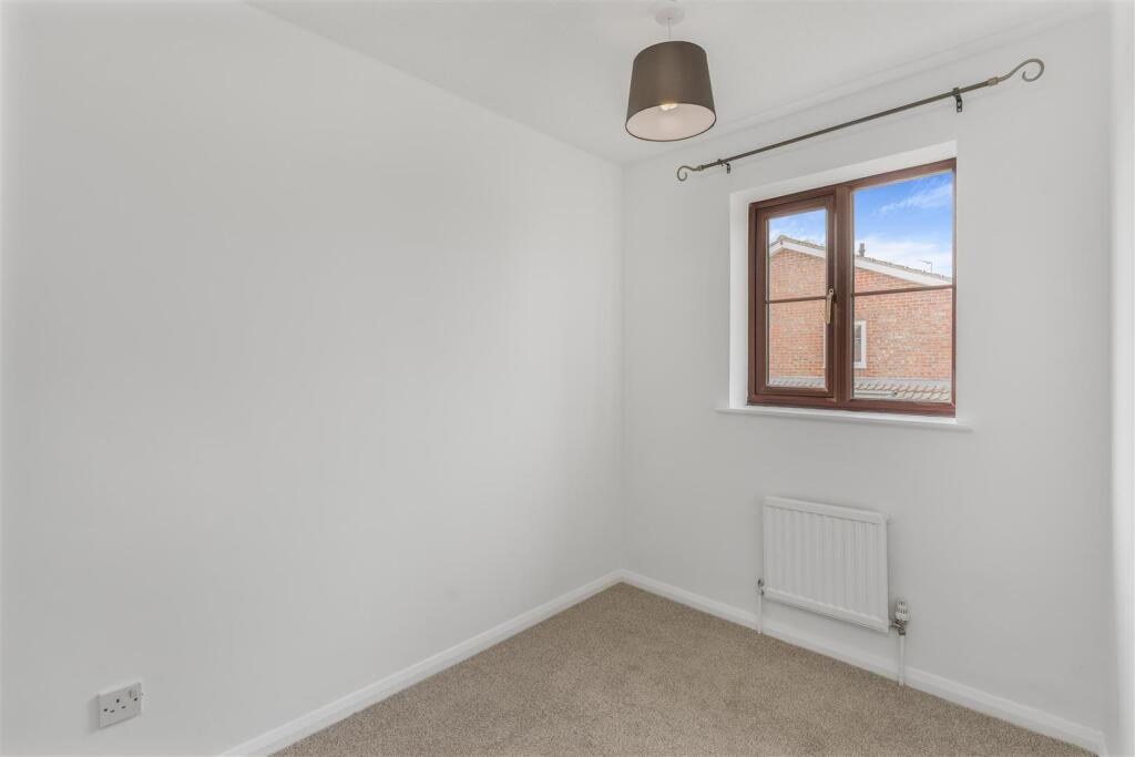 50 Hillside Close, Banbury-17.jpg