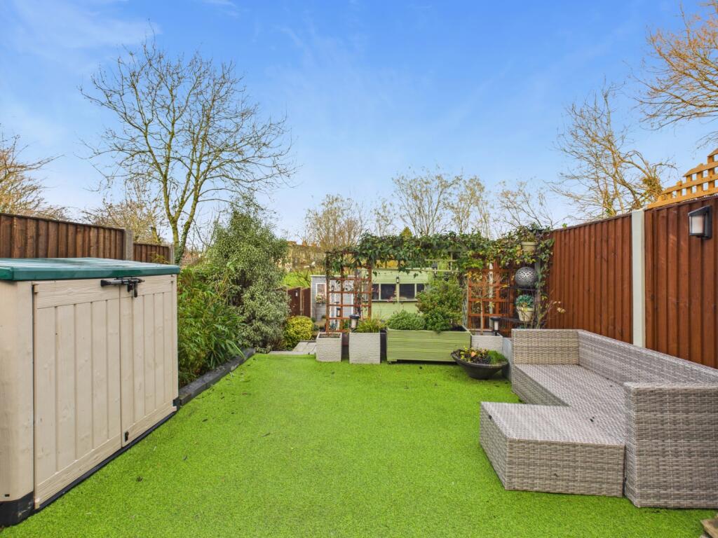 CAM03729G0-PR0189-STILL032