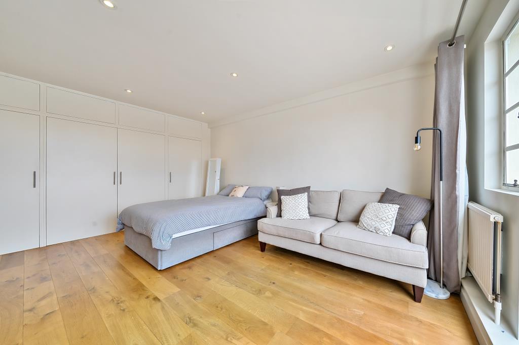 Reception Room/Bedroom