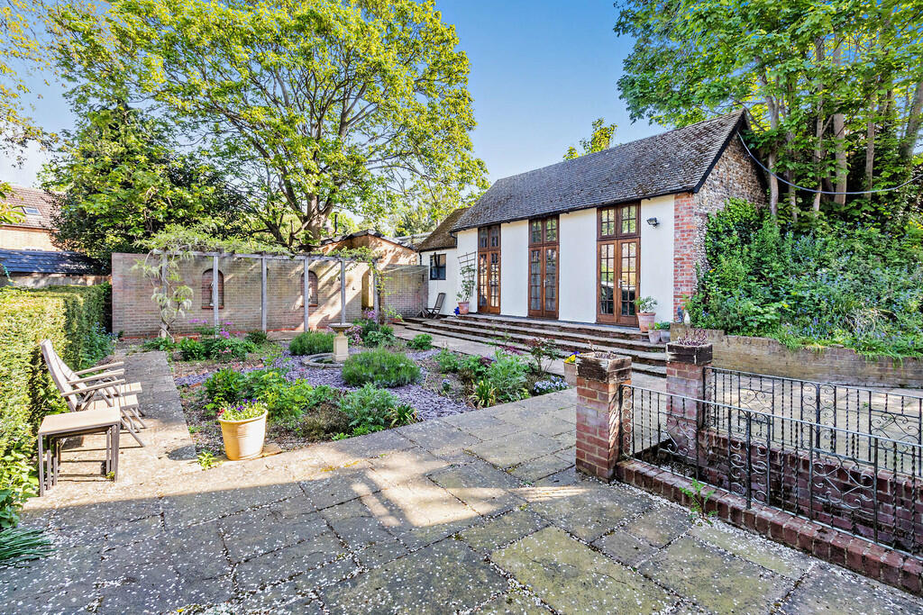 8646346-exterior0...