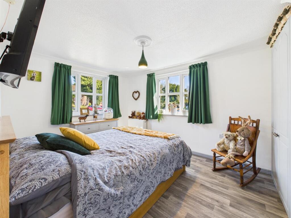 Bedroom:
