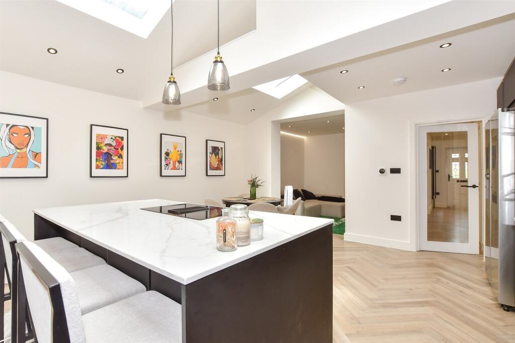 Kitchen/Dining Area