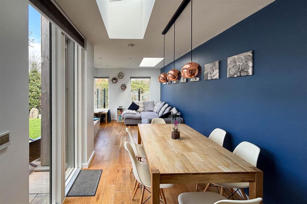 Living/Dining Area