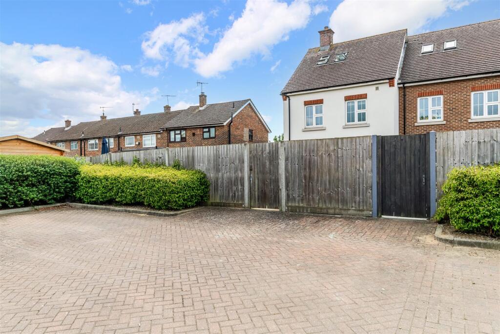 FIELDOAKS WAY (11).jpg