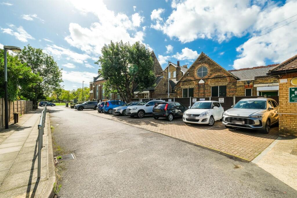 32 Westminster Ct-14_web.jpg