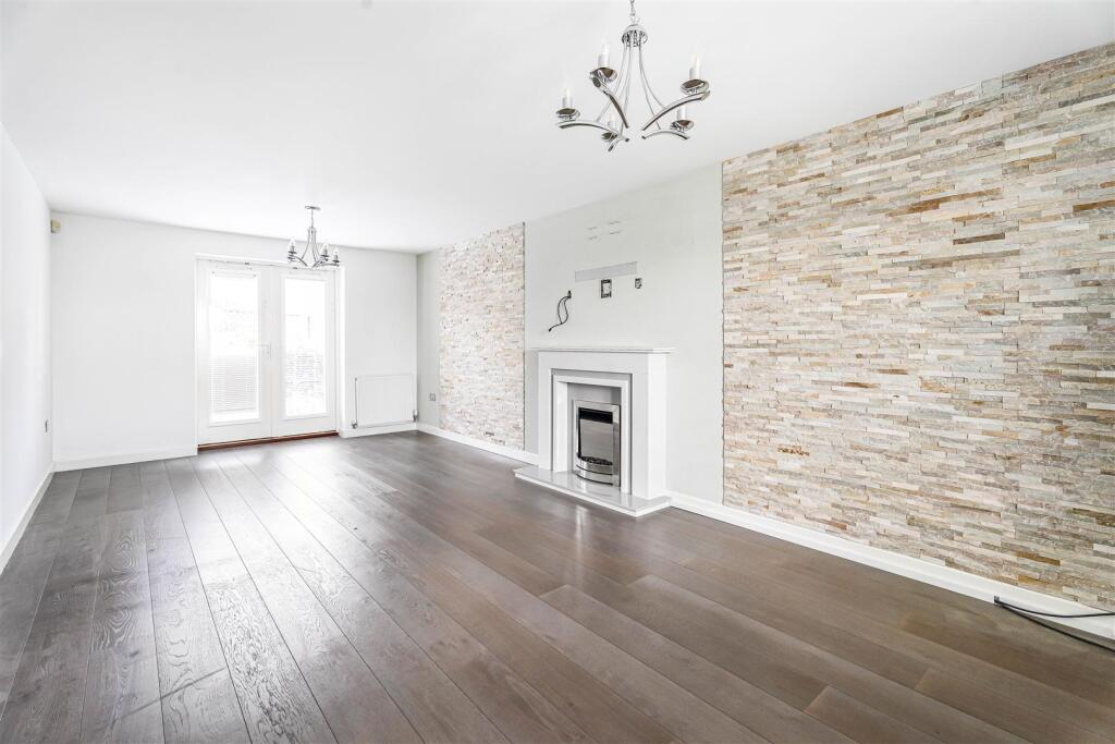 105 Farnborough Drive