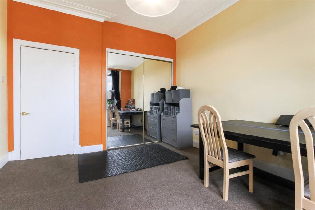 Dining/Bed 4