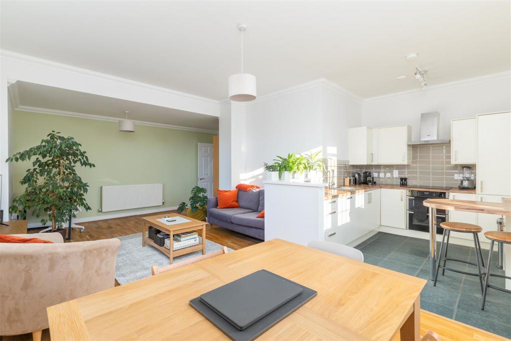 Open Plan Living/Dining Area