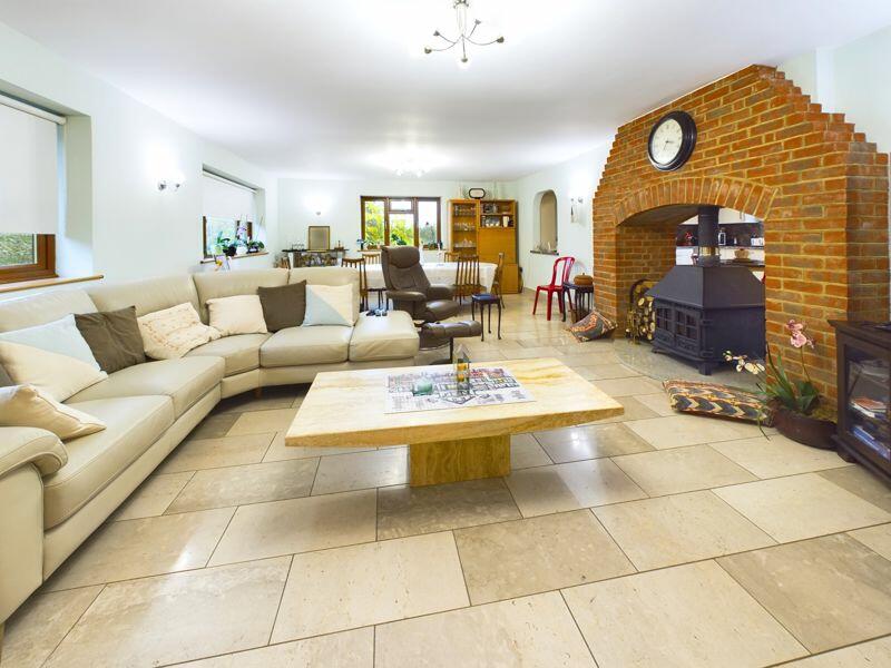 MAIN LOUNGE