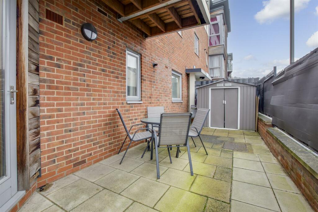 10 Lindsay Court, Lindsay Avenue, HP12 3GF-9.jpg