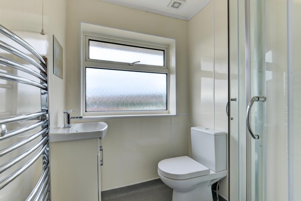 19 Canfield Close Shower Room (2)