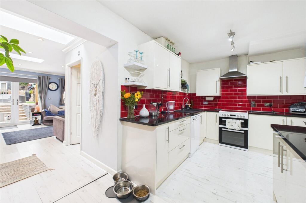 Kitchen/ Living Room