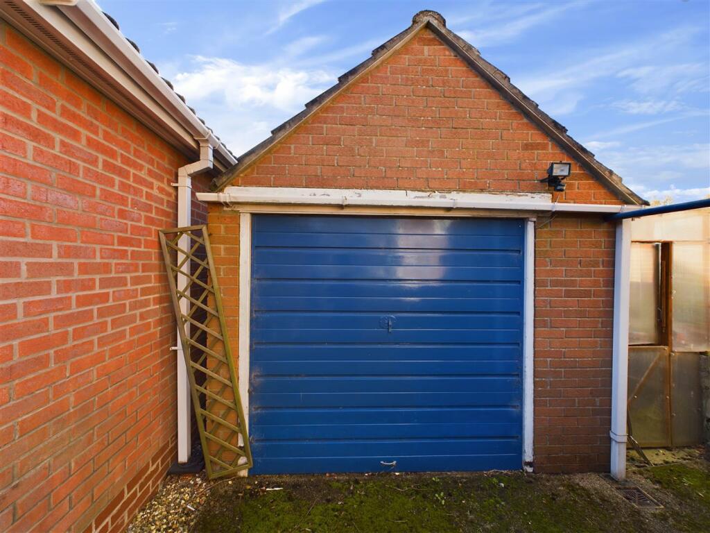 GARAGE