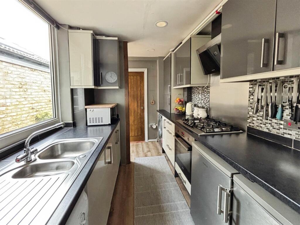 31e99ce7-Photo 205-29-25 2C 2011 2036 2037.jpg