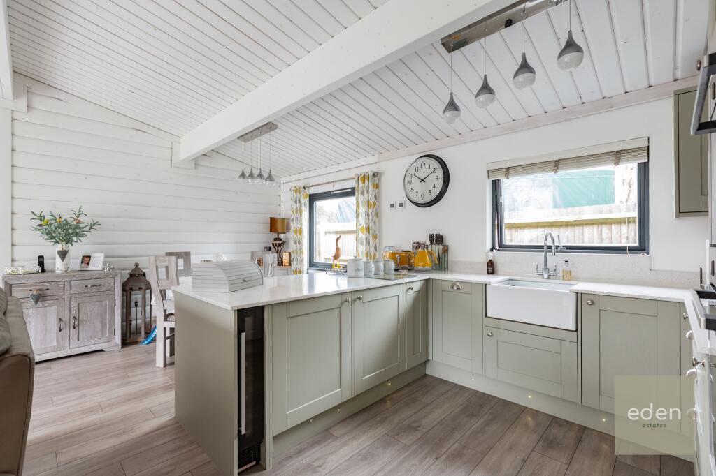 OUTBUILDING - LOUNGE/DINER/KITCHEN